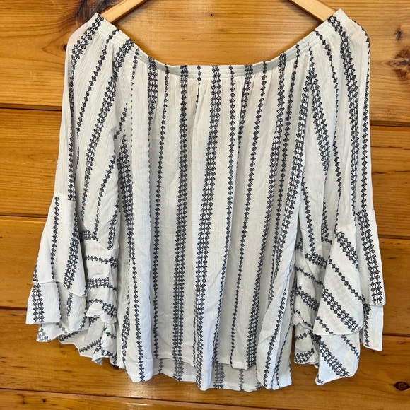 Solitaire Women White off the Shoulder Long Sleeve
Blouse Size Small - Picture 6 of 6